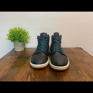Jordan 1 Mid Nouveau “Space Blue” Size 10